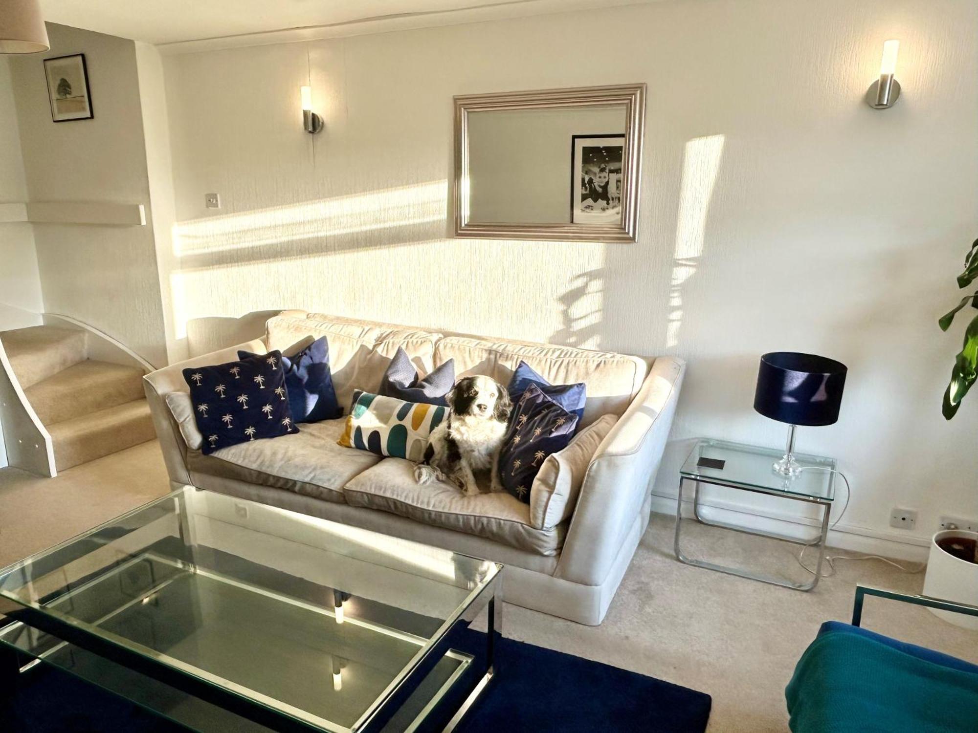 Kb99 Comfy 2 Bedroom House In Horsham, Pets Very Welcome With Easy Links To London And Gatwick Exteriér fotografie