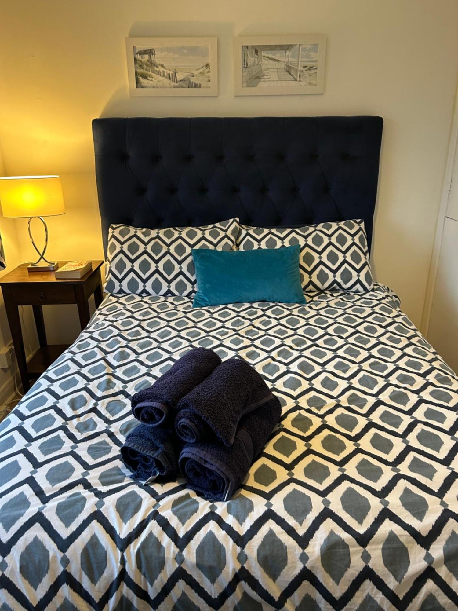 Kb99 Comfy 2 Bedroom House In Horsham, Pets Very Welcome With Easy Links To London And Gatwick Exteriér fotografie